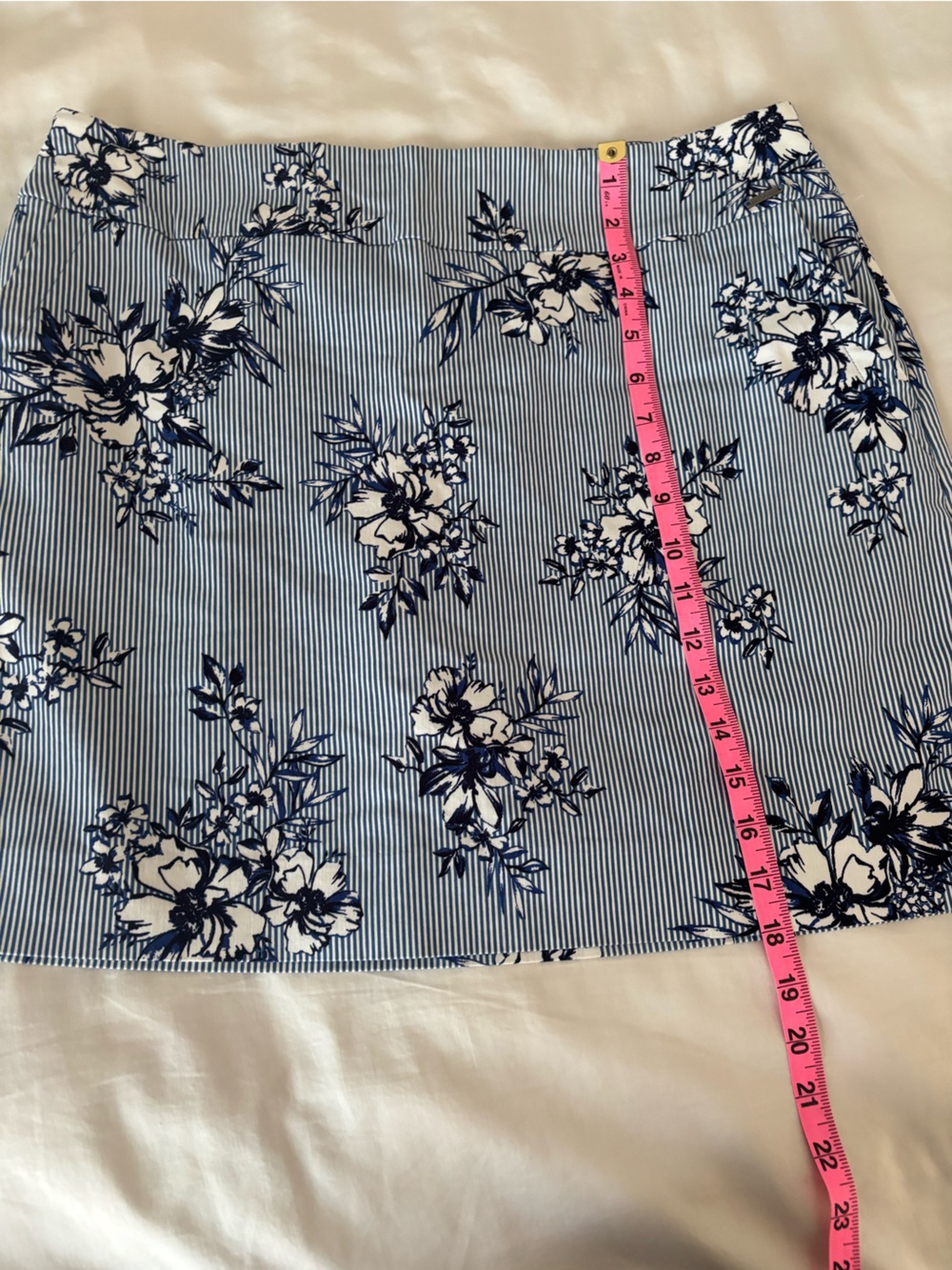 S.C. & Co. Blue and White Floral Print Skort Tummy Control - Picture 8 of 9